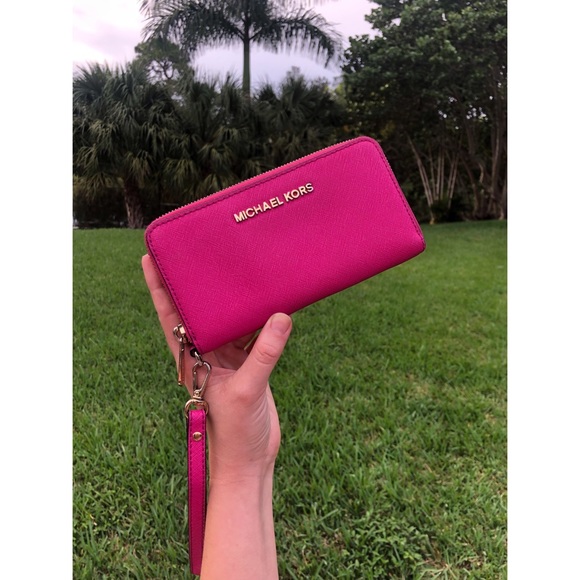 Michael Kors Handbags - Michael Kors Pink Wallet Wristlet